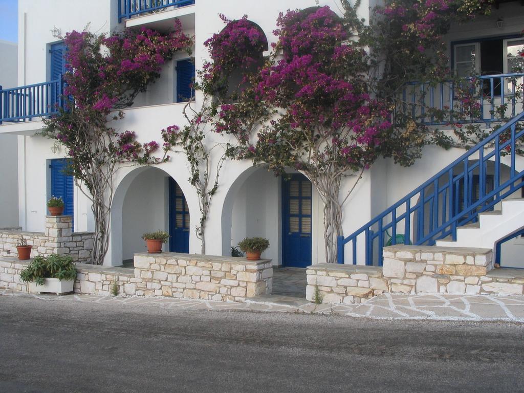 Готель Bocamviglies By The Sea Науса Екстер'єр фото